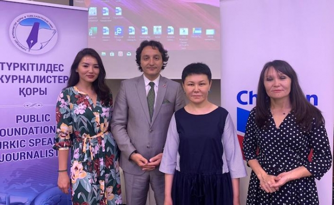 Vatan Öz, Kazakistan Almati’de genç gazetecilere seminer verdi